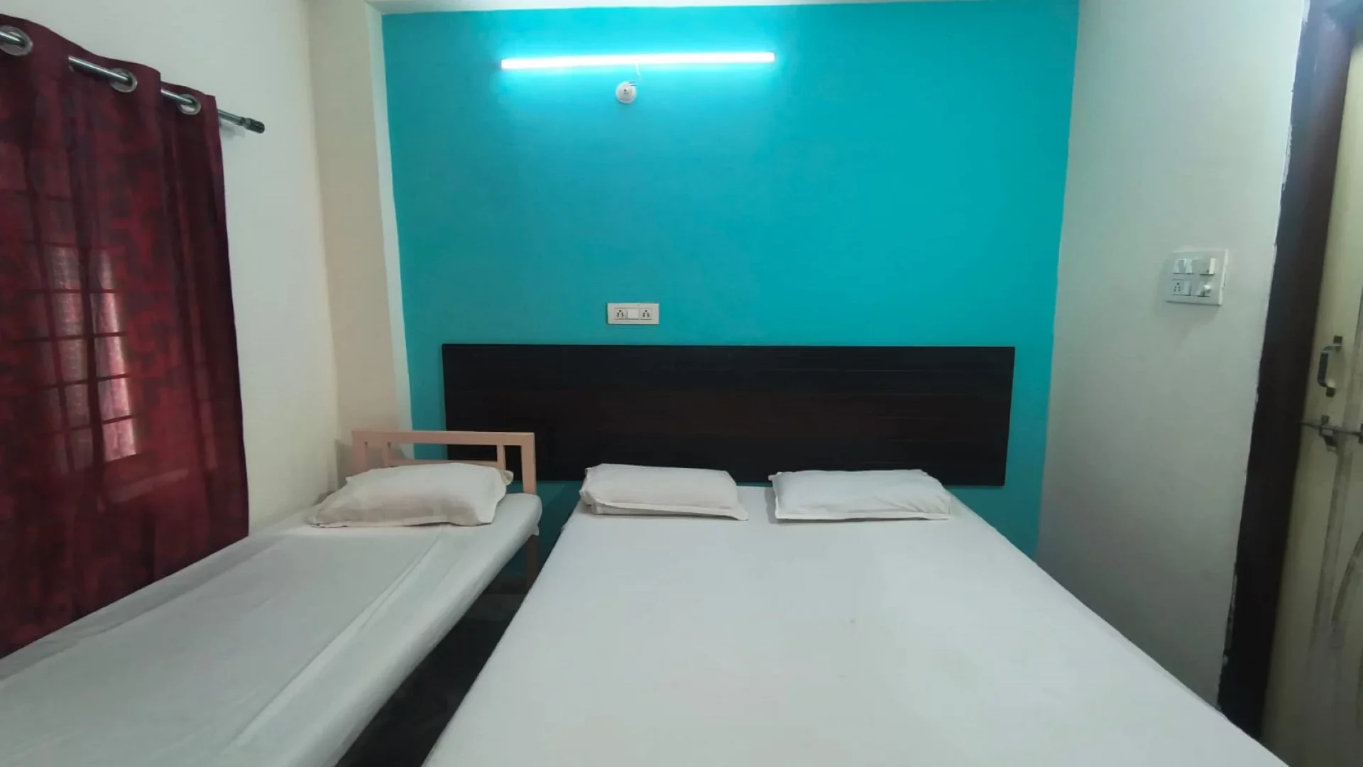 Kainaat Guest House